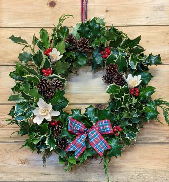 Wreath pic - Pine Cone & Royal Stewart.jpg