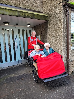 Trishaw with residents of Brae Court